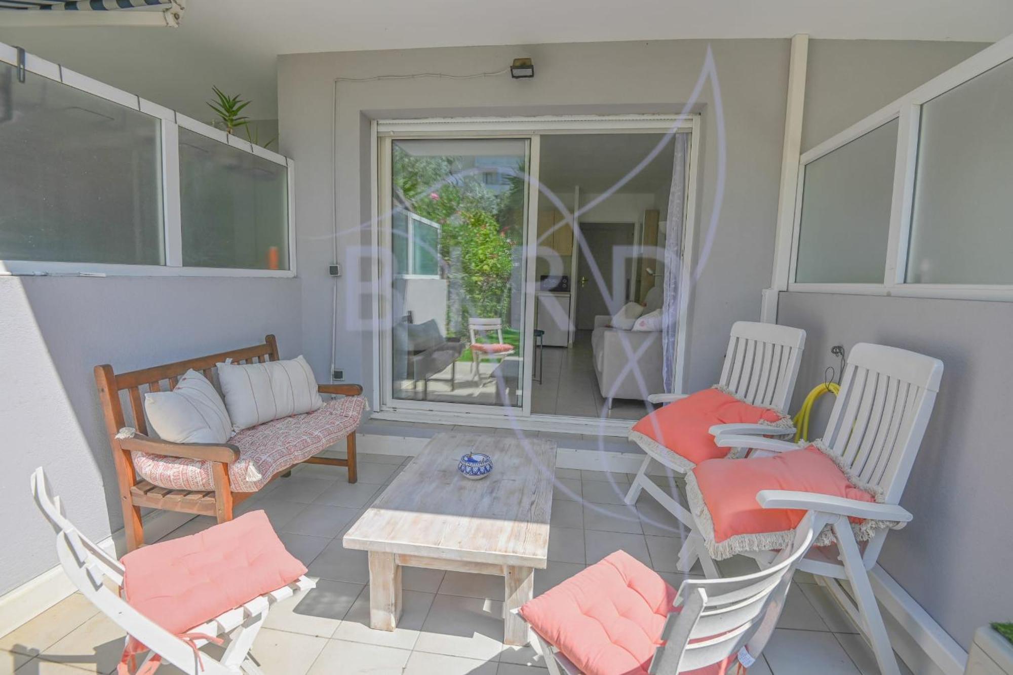 Comfortable Terrace And Private Garden Appartement *